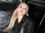 Beda Dari Biasa, Rose BLACKPINK Tampil Lebih Berwarna di Paris Fashion Week 2023