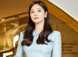Song Hye Kyo Ngonten Cuma Pakai Baju Rumahan, Tampilan Minimalis Jadi Trending