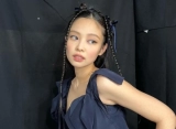 Jennie BLACKPINK Bak 2 Orang Beda Kala Berangkat & Dalam Pesawat Menuju Paris Fashion Week