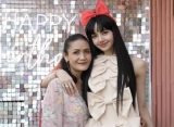 Reaksi Gembira Ibu Lisa BLACKPINK Usai Sang Putri Tampil di Crazy Horse Tuai Sorotan