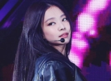 Bukan Chanel, Jennie BLACKPINK Hadiri After Party Merek Mewah Lain di PFW 2023