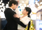 Song Kang Bikin Kim Yoo Jung Tampak Mungil di BTS Adegan Dansa Tango 'My Demon' 
