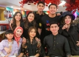  Visual Cantik Fuji An Dipayungi Pengawal hingga Salim pada Ibu Verrell Bramasta Bukti Mantu Idaman