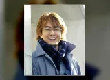 Penampilan Terbaru Bae Yong-joon Viral, Fans Pujikan Pesonanya di Singapura