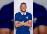 Kylian Mbappé Viral Minta Wasit Serahkan Ban Kapten Tim Prancis