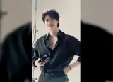 Lee Jong-suk Tampil Menawan dengan Foto Fitness di Kolam Renang