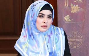 Nonton Konser Reza Artamevia Pakai 'Egrang', Begini Curhatan Adik Syahrini
