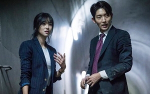 Siap-Siap Terpana Aksi Keren Lee Jun Ki cs di Poster 'Lawless Lawyer'