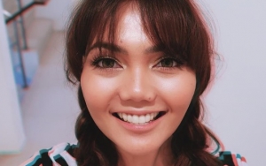 Tampil dengan Gaya Rambut Pendek, Rina Nose Terlihat Lebih Fresh 