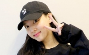 Tak Pakai Makeup di Bandara, Wajah Polos Nayeon Twice Bikin Netter 'Kecewa' 