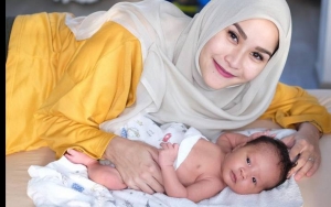 Usia Baru 40 Hari, Anak Keempat Zaskia Mecca Mirip Hanung Bramantyo