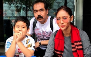Kaya Raya, Inul Daratista Malah Tidur Berdesakan Bareng Suami-Anak di Foto Ini