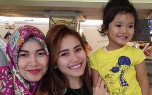 Pamer Foto Bilqis Pakai Kaus Dalam Tersingkap, Ibunda Ayu Ting Ting Bikin Netter Geram