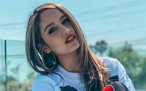 Pamer Perut Abs, Cinta Laura Disebut Body Goals