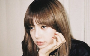 Manfaatkan Kamera Baru, Lisa Black Pink Pamer Foto-Foto Cantik Ini