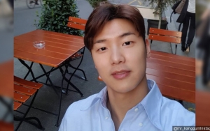 Pulang Liburan, Kang Min Hyuk CN Blue Masak Khusus Buat Ibunya