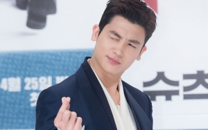 Syuting 'Suits' Pakai Baju Tahanan Penjara, Hyungsik Pamer Foto Gokil Ini
