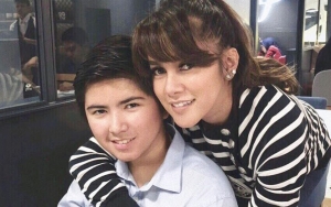Tampil Kece Berdua, Olla Ramlan Bak Kakak Adik dengan Putra Sulungnya