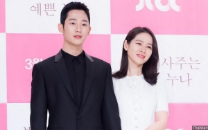 Tunjukkan Kedekatan, Jung Hae In-Son Ye Jin Asyik Selfie di Baeksang Art Awards