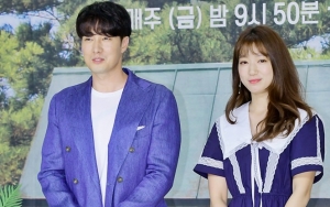 So Ji Sub Bengong, Park Shin Hye Sibuk Sendiri di 'Little House in the Woods'