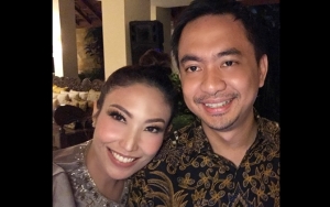 Cuek Tapi Romantis, Suami Ayu Dewi Janji Tak Akan Tergoda Pelakor