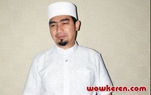 Punya Anak Kembar Ganteng, Masa Lalu Ustadz Solmed Kembali Disorot