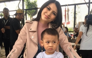Putra Sulung Sering Gemesan, Donita Jadi Bingung