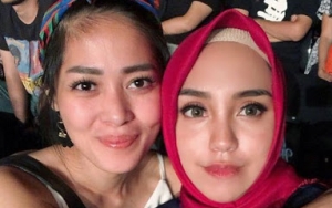 Gracia Indri Nonton Konser Bareng Salmafina, Ngaku Duo Janda Muda Cantik