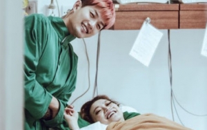 Dijenguk Rekan Artis dan Sahabat, Lee Jeong Hoon Girang Dapat Angpau