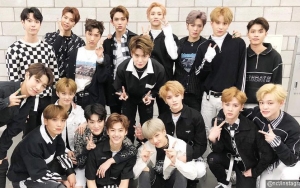Pose Imut Pegang Lightstick, NCT Pamer Foto Saat Nonton Konser TVXQ