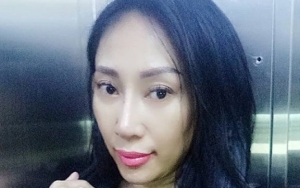 Pakai Penutup Kepala Tapi Umbar Perut, Wanita di Foto Dewi Sanca Ini Bikin Salfok