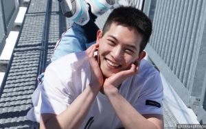 Bersantai di Sauna, Lee Jong Hyun CN Blue Pamer Foto Topless