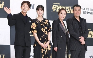 Dress Code Hitam, Serasinya Lee Jun Ki dan Seo Ye Ji di Preskon 'Lawless Lawyer'