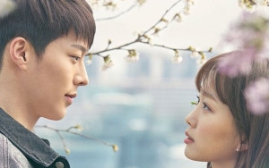 Jin Ki Joo Tatap Sedih Jang Ki Young di Poster 'Come Hug Me'