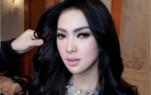 Dicereweti Soal Jodoh, Syahrini Ibaratkan Netizen Mirip Detergen Berbusa