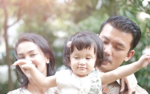Masih Balita, Putri Atiqah Hasiholan Sudah Bisa Gosok Gigi Sendiri