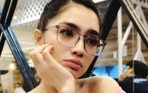 Tampil Muka 'Gila', Angel Karamoy Dipuji Tetap Cantik