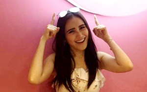 Tak Cuma Tas, Harga Kacamata Ayu Ting Ting Saat Liburan di Jepang Juga Bikin Syok