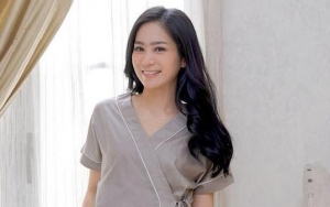 Pamer Gaya Rambut Baru, Bunga Zainal Dipuji Makin Cantik dan Awet Muda