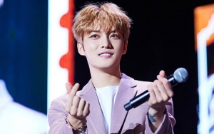 Dihampiri Penggemar Tuna Netra, Jaejoong Nangis di Fansign