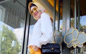 Berhijab, Indah Dewi Pertiwi Buang Pakaian Seksi Miliknya?
