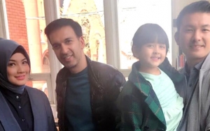 Syuting Bareng Rio Dewanto, Titi Kamal Tampil Cantik Berhijab