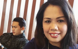 Sedang Rindu, Ely Sugigi Bawa Irfan Sbaztian Kunjungi Makam Ibunda