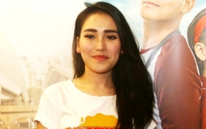Promosi Film Terbaru, Ayu Ting Ting Antusias Jualan Dimsum dan Martabak
