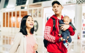 Kompak Foto Keluarga, Muka Ngantuk Jevin Julian Jadi Sorotan