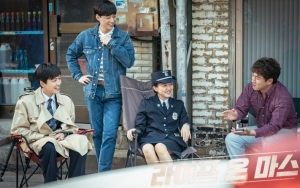 Girangnya Jung Kyung Ho cs Naik Wahana Permainan Seru di 'Life On Mars'