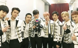 Tetap Ganteng Saat Difoto Pakai Kamera Ponsel, Visual EXO Dikagumi Netter