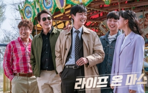 Punya Prinsip Berbeda, Park Sung Woong-Jung Kyung Ho Tak Akur di 'Life On Mars'
