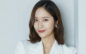 Berambut Panjang, Krystal Banjir Pujian Berkat Foto-Foto Cantik Ini