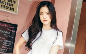 Pakai Sweter Cuma di Satu Tangan, Gaya Na Eun A Pink Keren Atau Aneh?